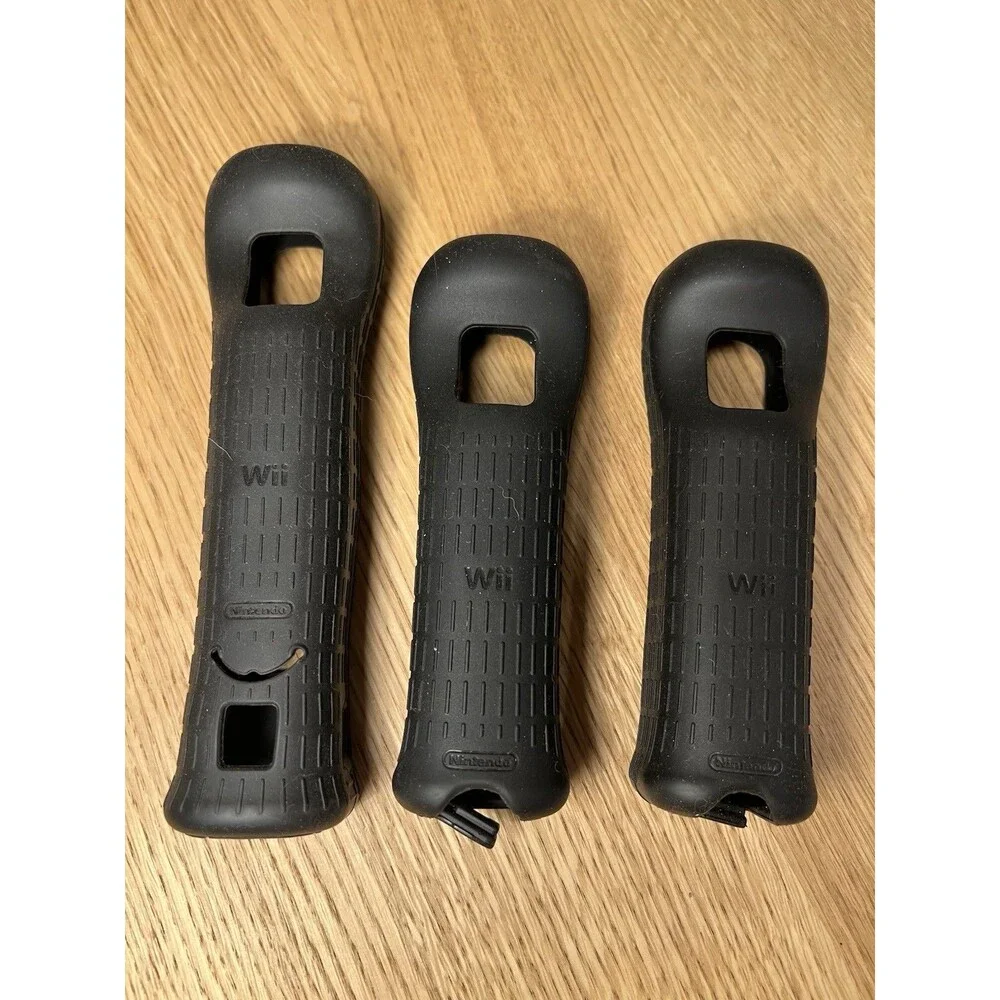 Nintendo Wii 2x Remote Controller , Nunchuck And Wii Sensor, 3x Case - UNTESTED